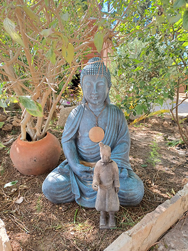 Buddhafigur im Garten